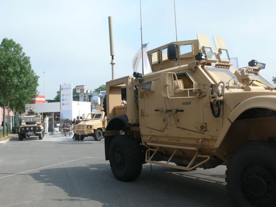 Детали экстерьера Oshkosh M-ATV 2009 года  (фото 36 из 676)